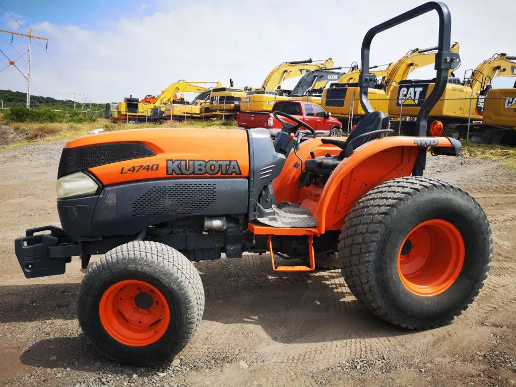 2013 KUBOTA L4740GST