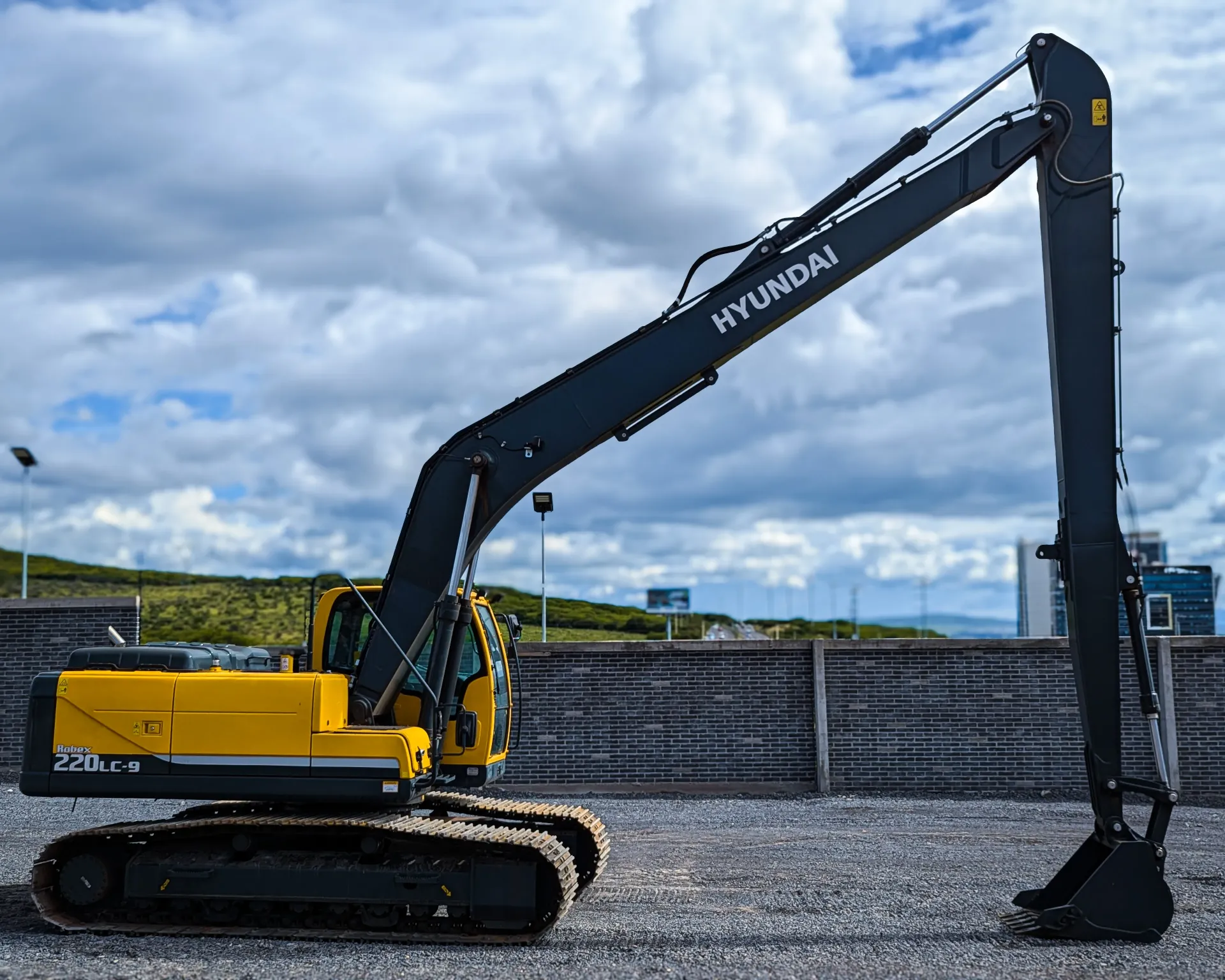 2022 HYUNDAI R220LC-9SB